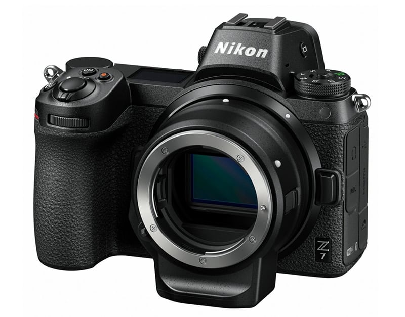 Nikon Z7 con el adaptador FTZ.