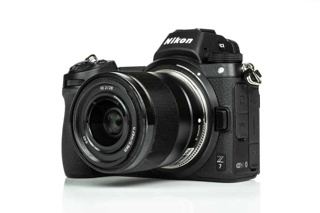 Nikon Z6 con el Sony FE 28mm f/1.8 conservando autoenfoque con el adaptador Techart TZE-01.