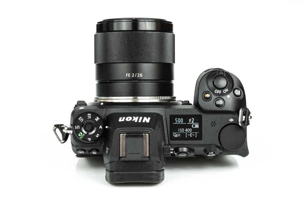 Nikon Z6 con el Sony FE 28mm f/1.8 conservando autoenfoque con el adaptador Techart TZE-01.