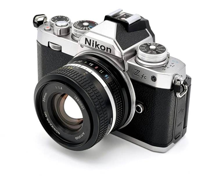 ArtraLab NONIKKOR MC 35mm f/1.4, clon para montura Z de los objetivos clásicos de Nikon